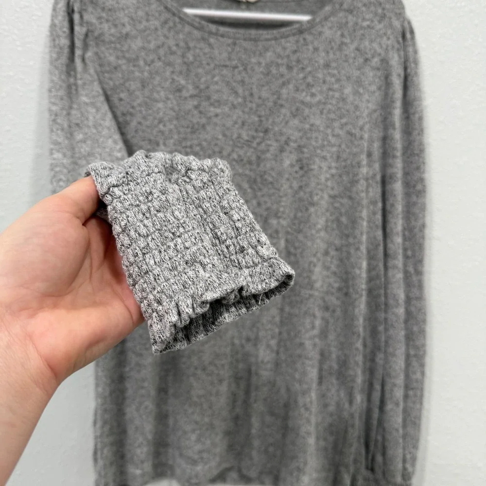 June & Delancey Grey Marl Knit Top Puffed Shoulder Smocked Cuff Womens Medium‎